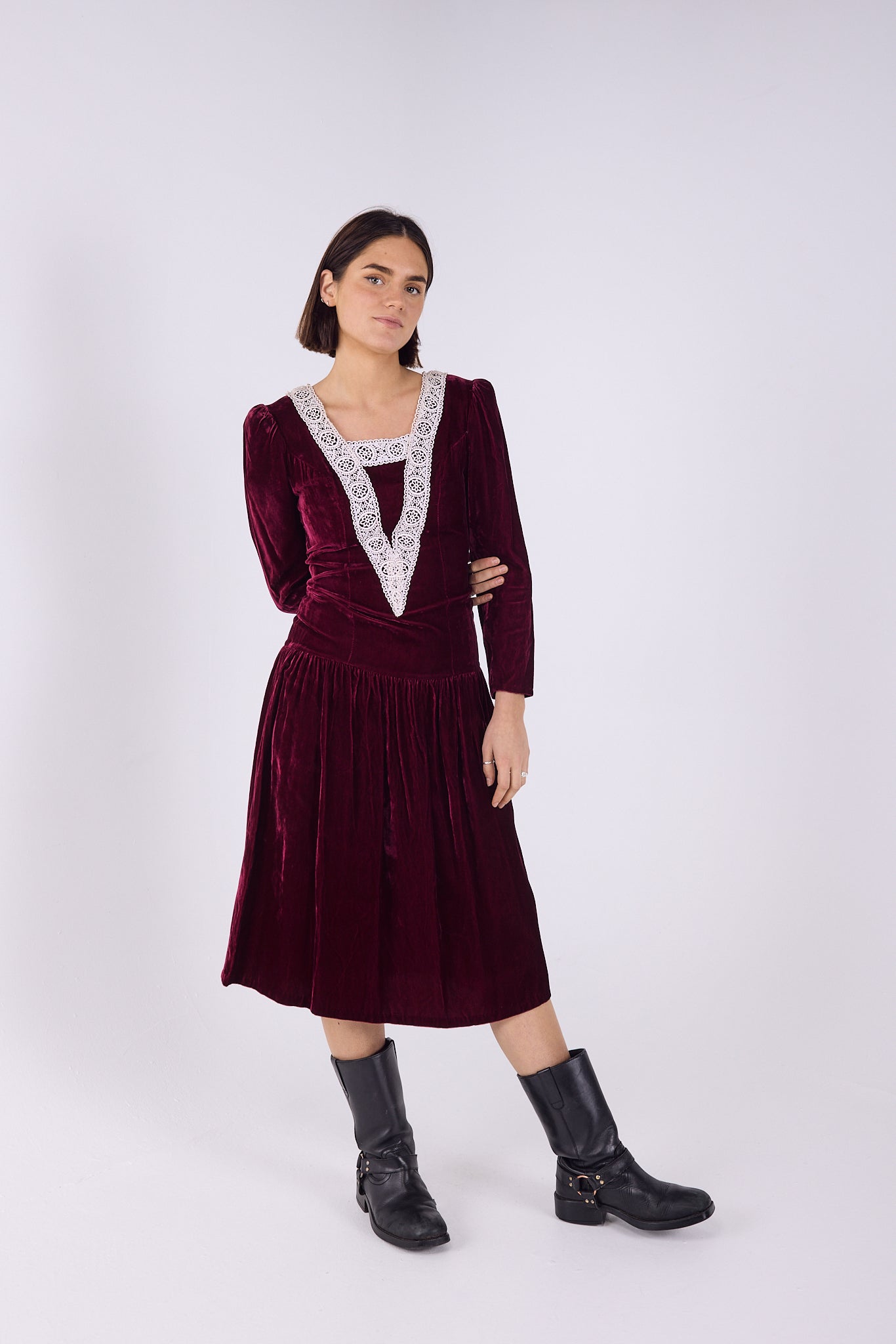 Lace detailing velvet dress