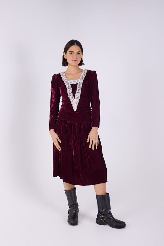 Lace detailing velvet dress