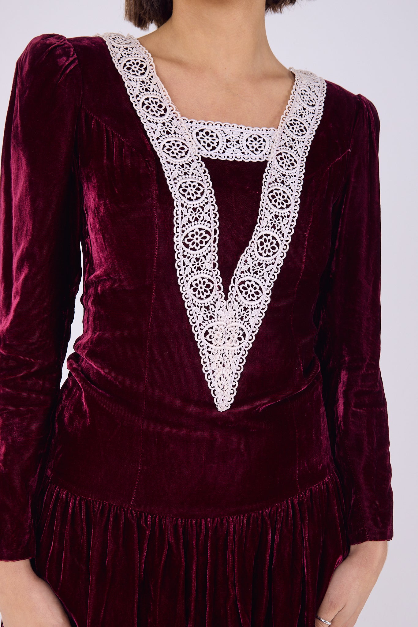 Lace detailing velvet dress
